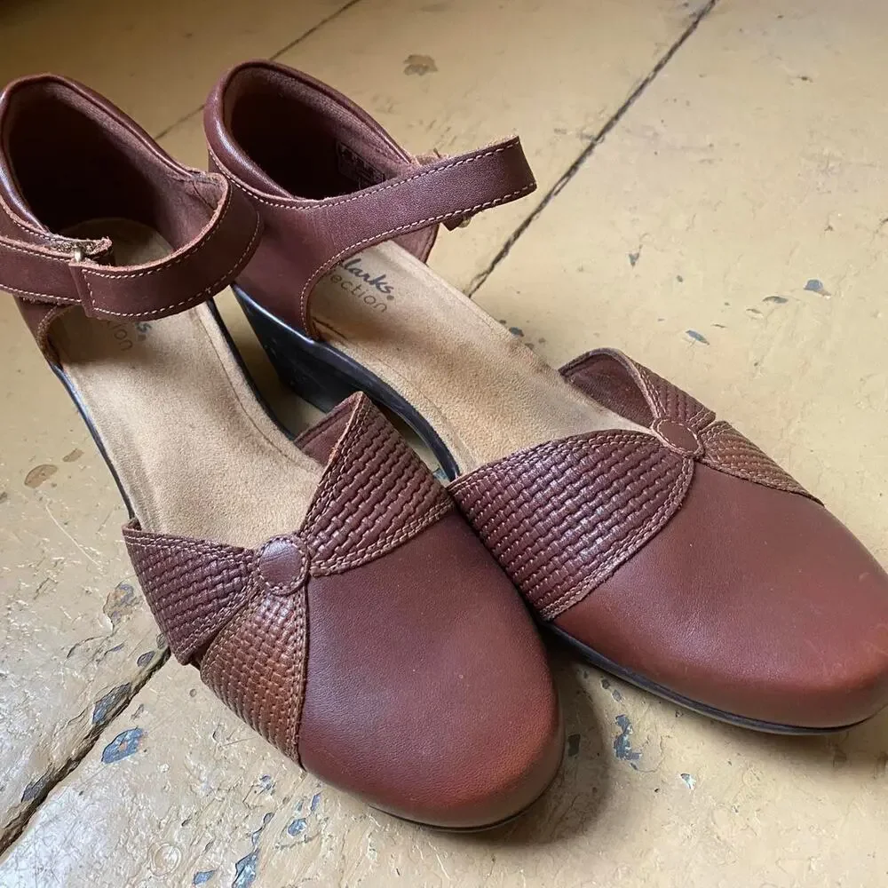 Clarks Mary Jane Shoes Womens 9.5 W Brown Leather Wide Comfort Low Heel